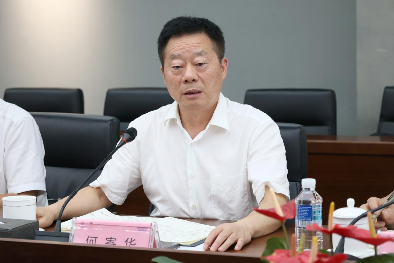 湖南省政协副主席、省工程机械工业链链长何寄华调研尊龙凯时官网网址智能