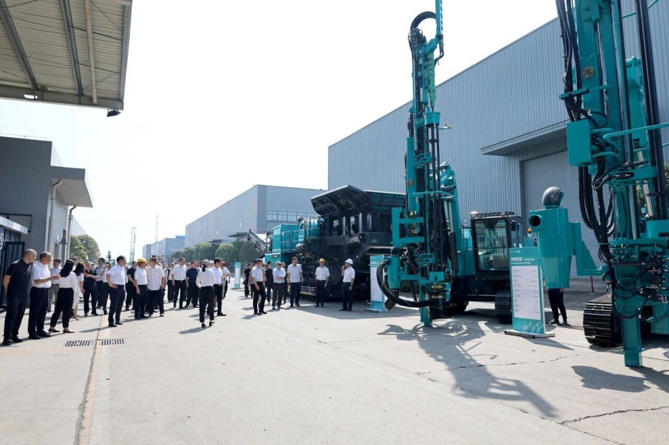 斜井开挖钻护一体化妆备乐成下线，实现地下工程装备重大突破