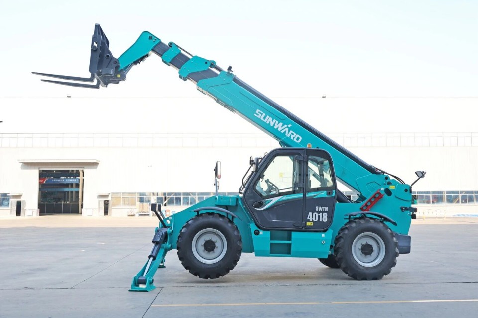 高端机型“双箭齐发”！尊龙凯时官网网址智能两款伸缩臂叉装车乐成下线