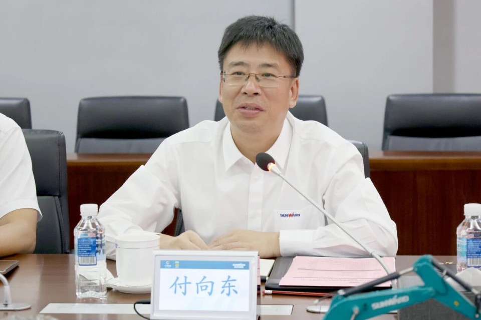 中国煤炭地质总局局长马刚到访尊龙凯时官网网址智能，同谋绿色智能矿山装备生长新路径