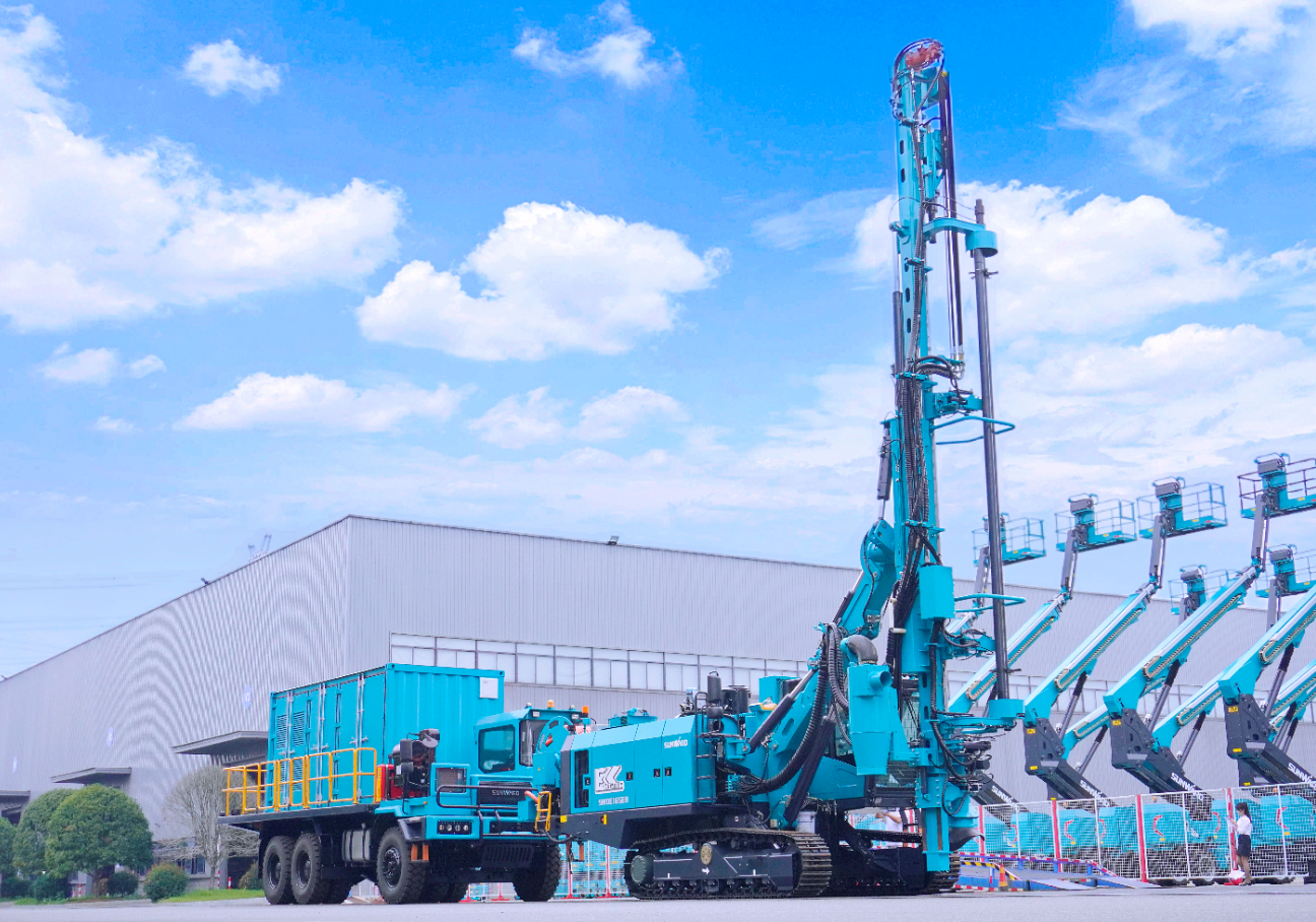 尊龙凯时官网网址智能SWDE165EB电动潜孔钻机重磅下线，开启绿色钻爆新时代