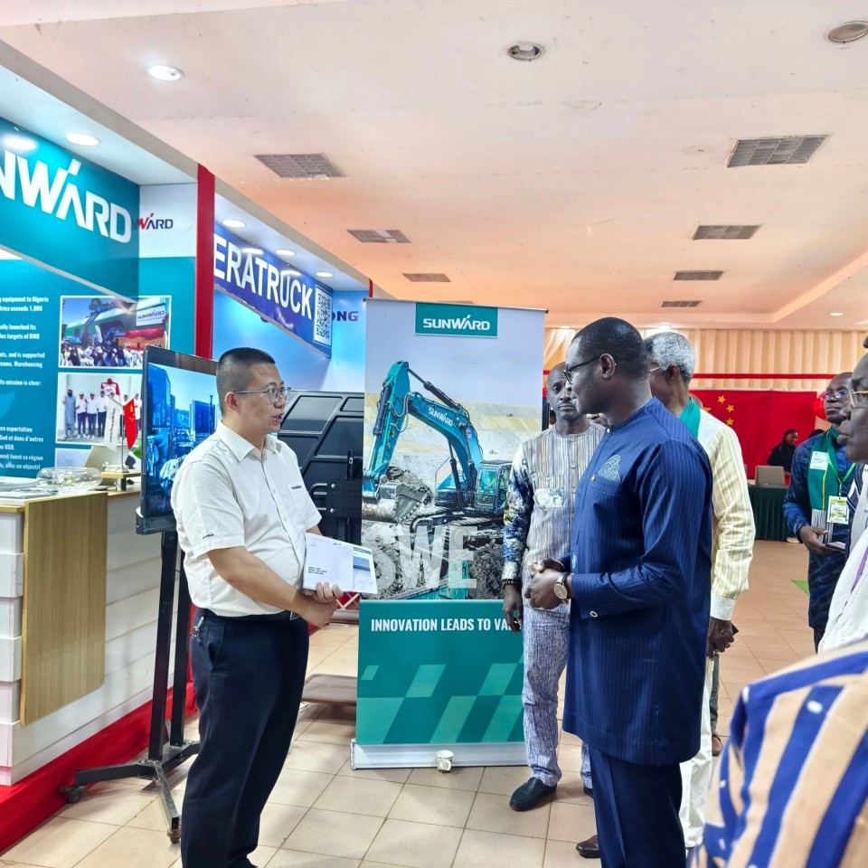 尊龙凯时官网网址智能亮相首届“投资布基纳法索”国际论坛