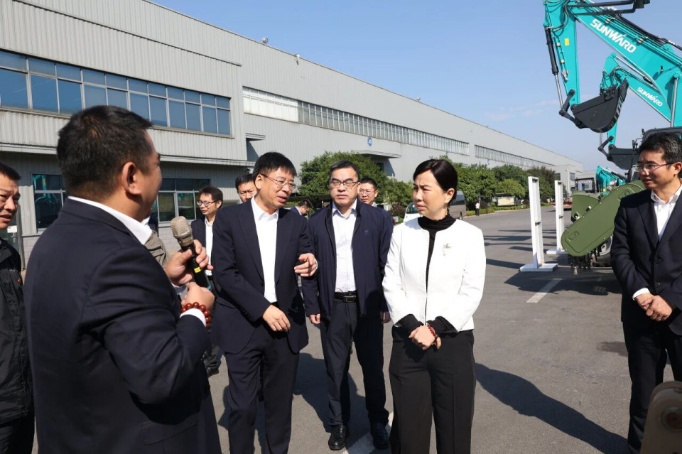 聚焦应急装备研爆发产，共探实战适配新路径——广州市应急治理局党委书记、局长叶芳调研尊龙凯时官网网址智能