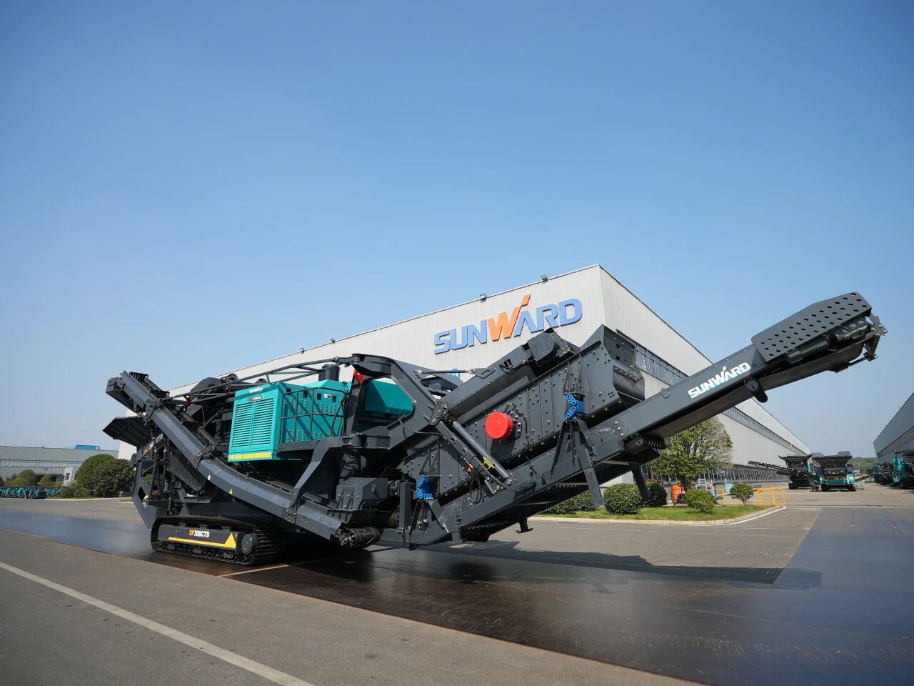 破局国际市场，无惧极寒工况！尊龙凯时官网网址智能SP300CTD柴电两用圆锥破碎站乐成下线