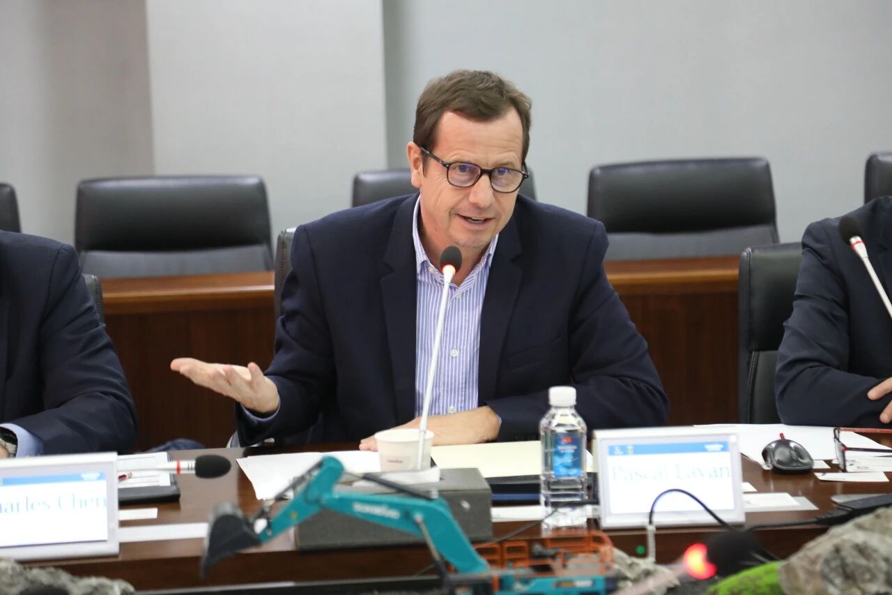 法巴租赁集团到访尊龙凯时官网网址智能，共拓相助新篇章