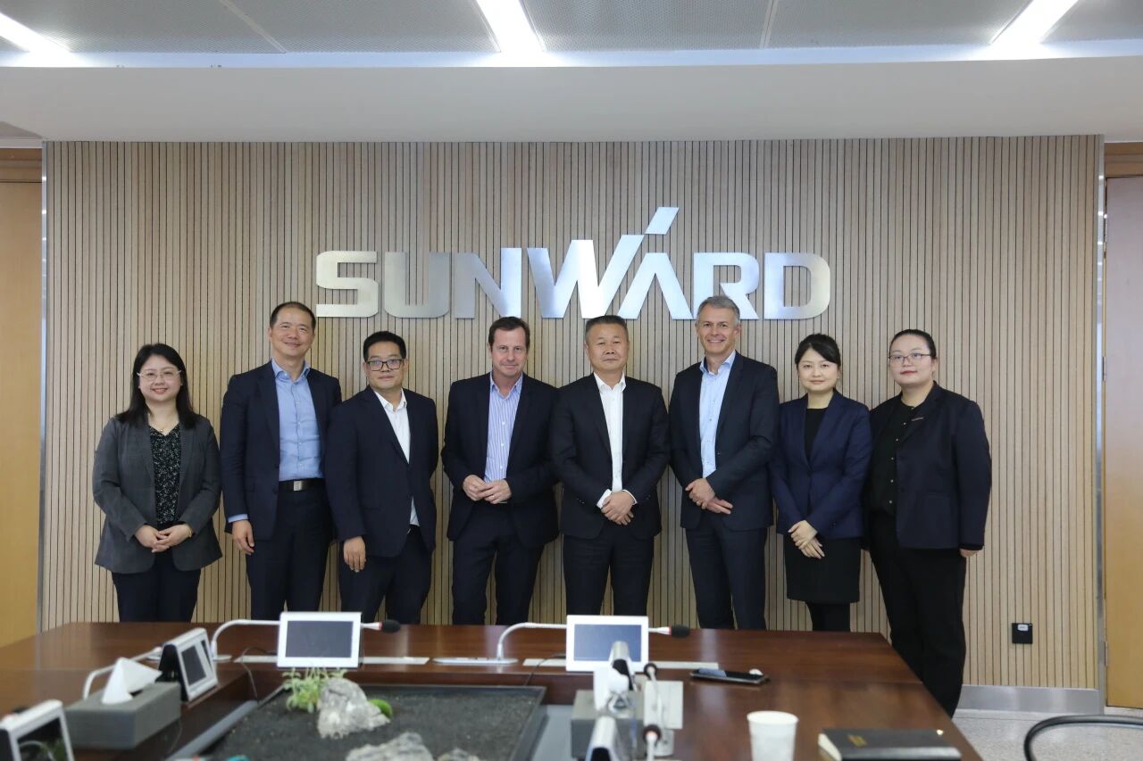 法巴租赁集团到访尊龙凯时官网网址智能，共拓相助新篇章