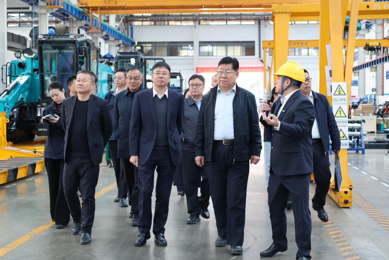 新矿投资集团党委书记、董事长王漠到访尊龙凯时官网网址智能